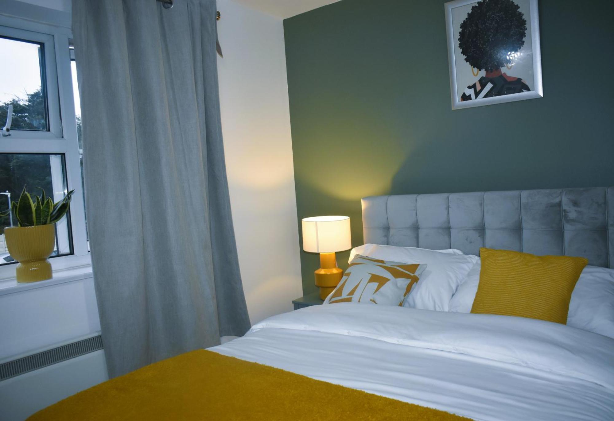 Luxury 2 Bed House With 3 Beds,3 Free Parking Lot In Dartford Near Town Centre, Adjacent Bus Stop, Train Station, Bluewater Mall, 25Mins To London City Airport,20 Miles From Central London Dış mekan fotoğraf