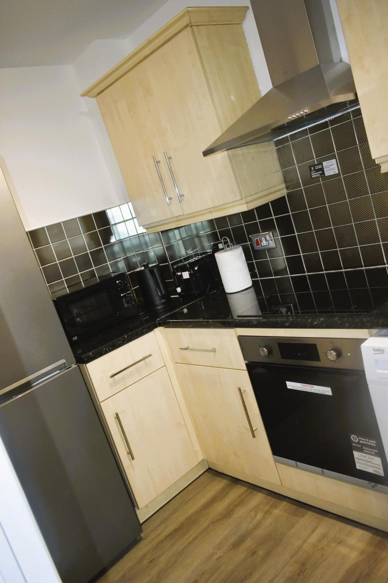 Luxury 2 Bed House With 3 Beds,3 Free Parking Lot In Dartford Near Town Centre, Adjacent Bus Stop, Train Station, Bluewater Mall, 25Mins To London City Airport,20 Miles From Central London Dış mekan fotoğraf